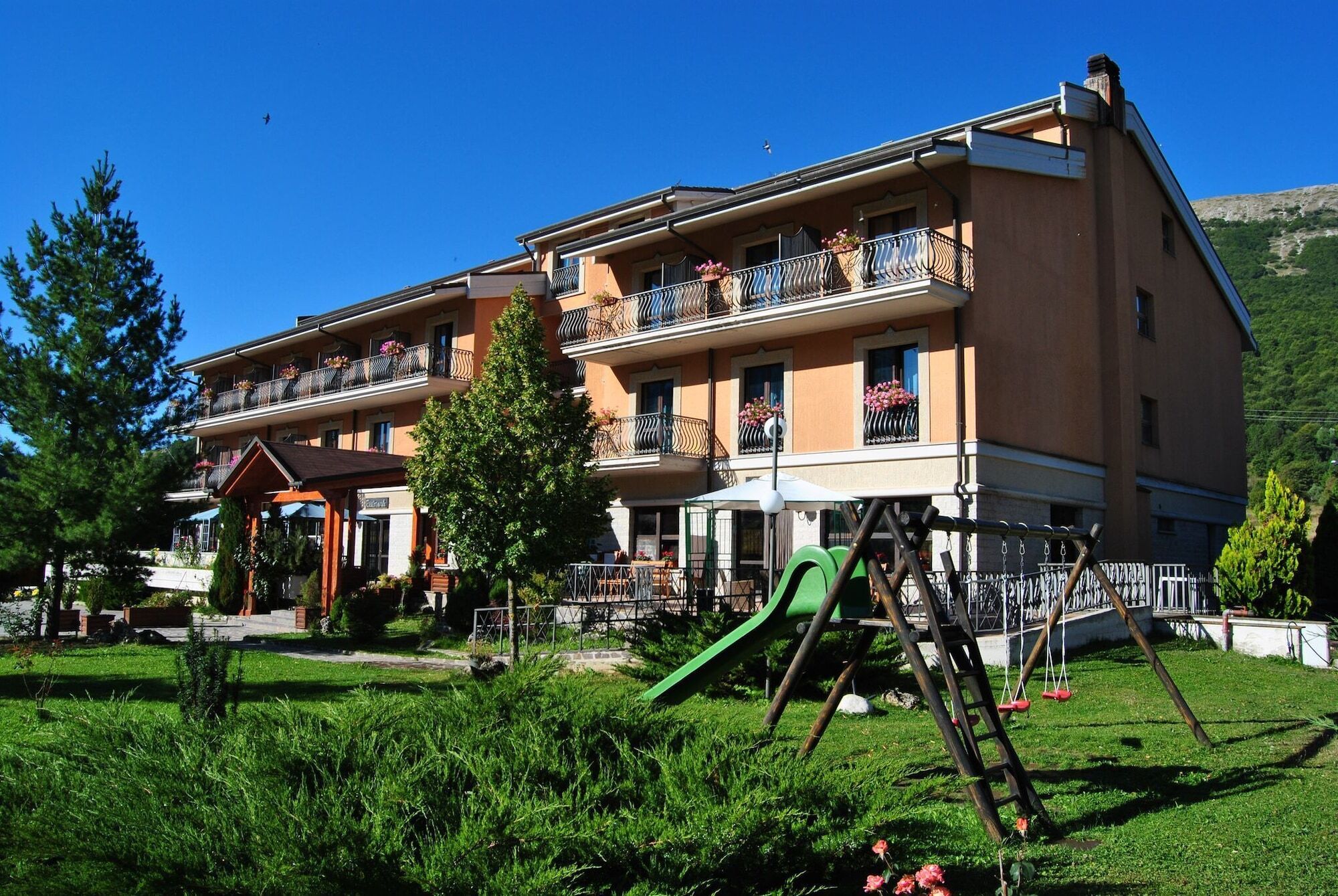 Alba Sporting Hotel Rocca di Mezzo Extérieur photo